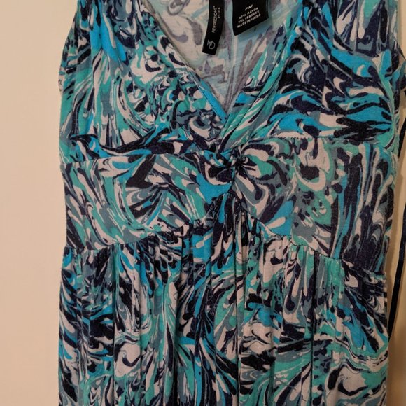 Patterned Maxi Dress - Picture 2 of 3